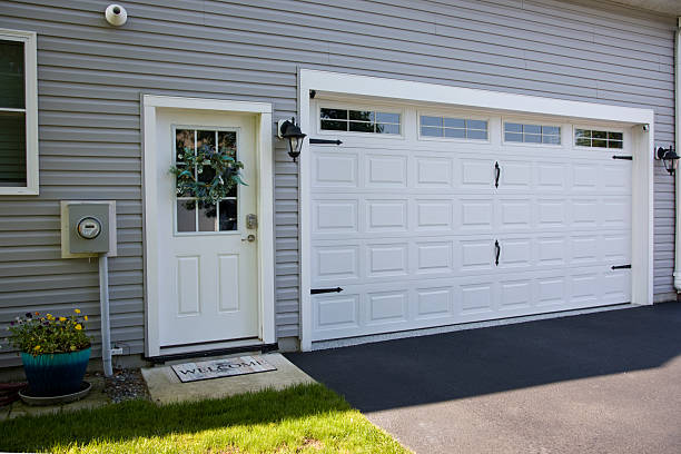 24/7 Emergency Garage Door Roller Replacement experts in Caruthers, CA
